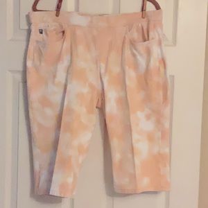 Belle by Kim Gravel Flexibelle Tie Dye pedal pushers. Size 16 petite